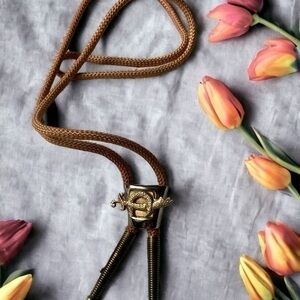 Men’s Bolo. Light brown. Bolo horseshoe and saber with brown metal tassels.